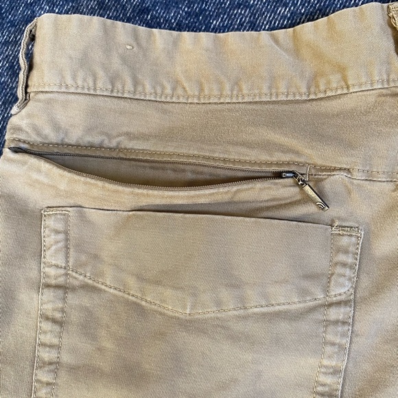 The North Face Men’s Tan Motion Shorts (Size 36) - Picture 7 of 8